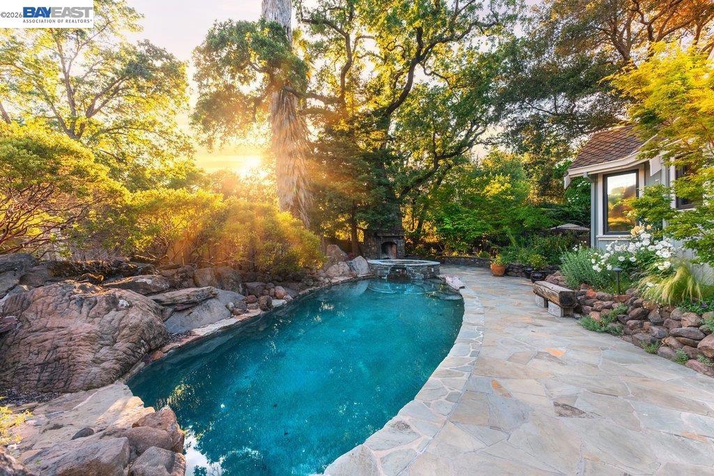 715 Fair Oaks Dr