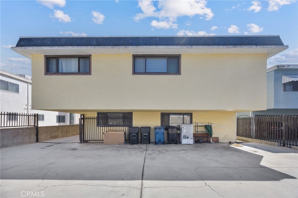 145 W Hillcrest Boulevard