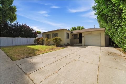 Photo of 18166 Keswick Street, Reseda, CA 91335 (MLS # OC26104374)
