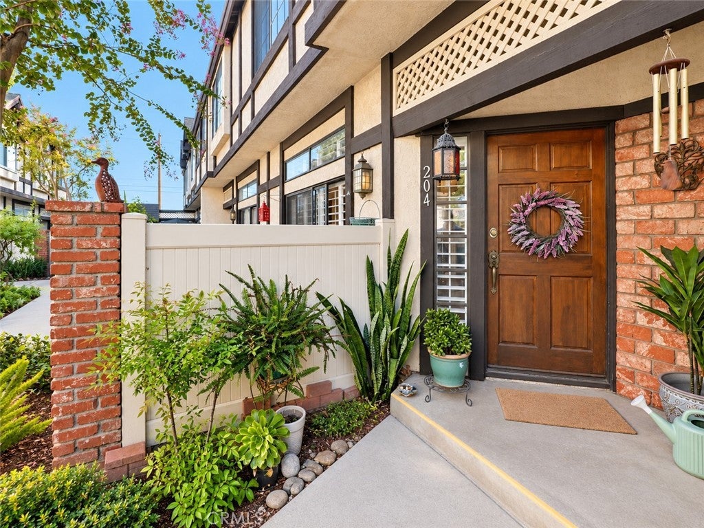 20737 Roscoe Boulevard 204