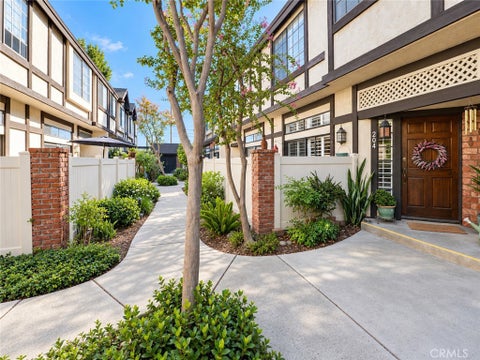 Photo of 20737 Roscoe Boulevard #204, Winnetka, CA 91306 (MLS # SR26208746)