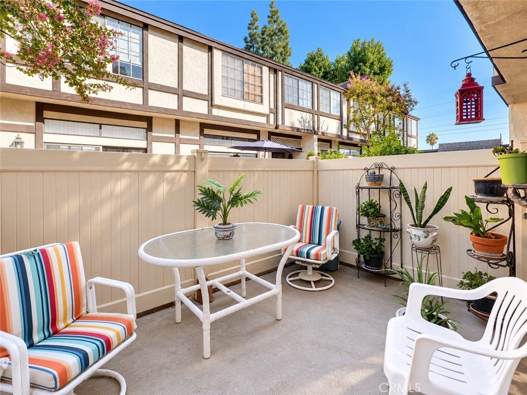 20737 Roscoe Boulevard 204