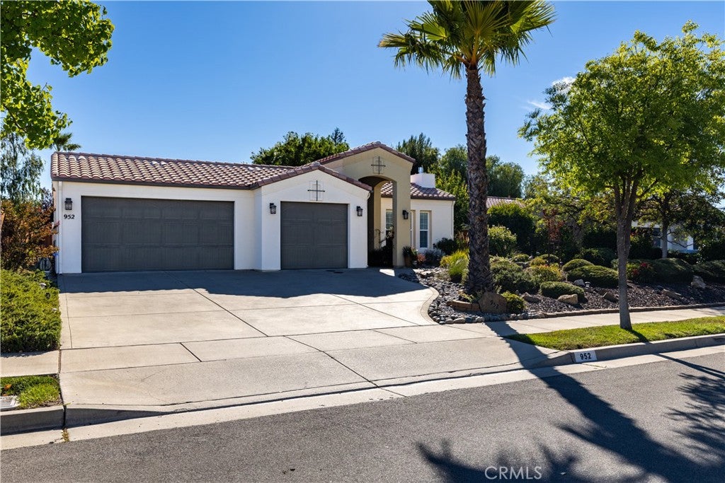 952 Vista Cerro Dr.