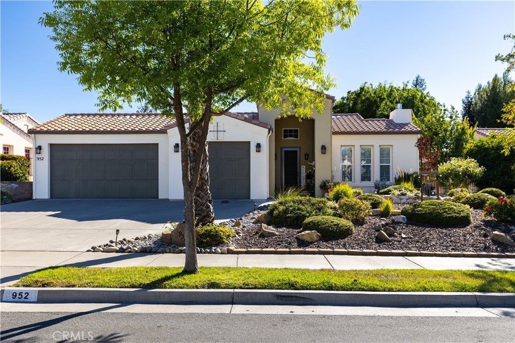 952 Vista Cerro Dr.