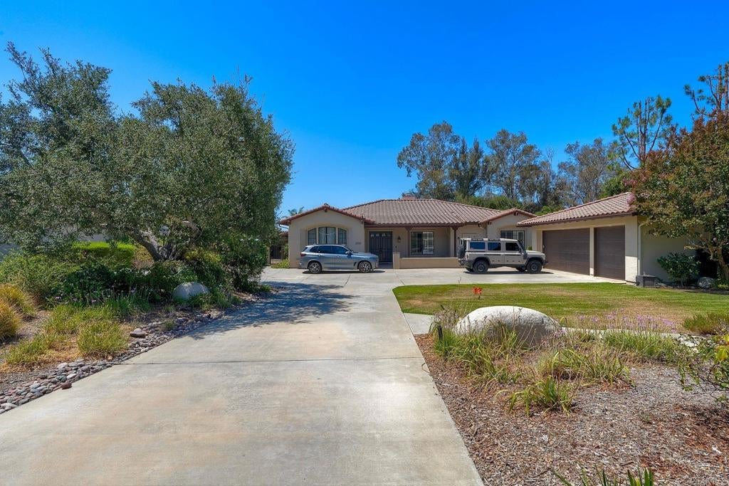 3737 35 Cedar Vale Way