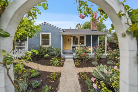 Photo of 318 Oak Avenue, Redwood City, CA 94061 (MLS # ML82062005)