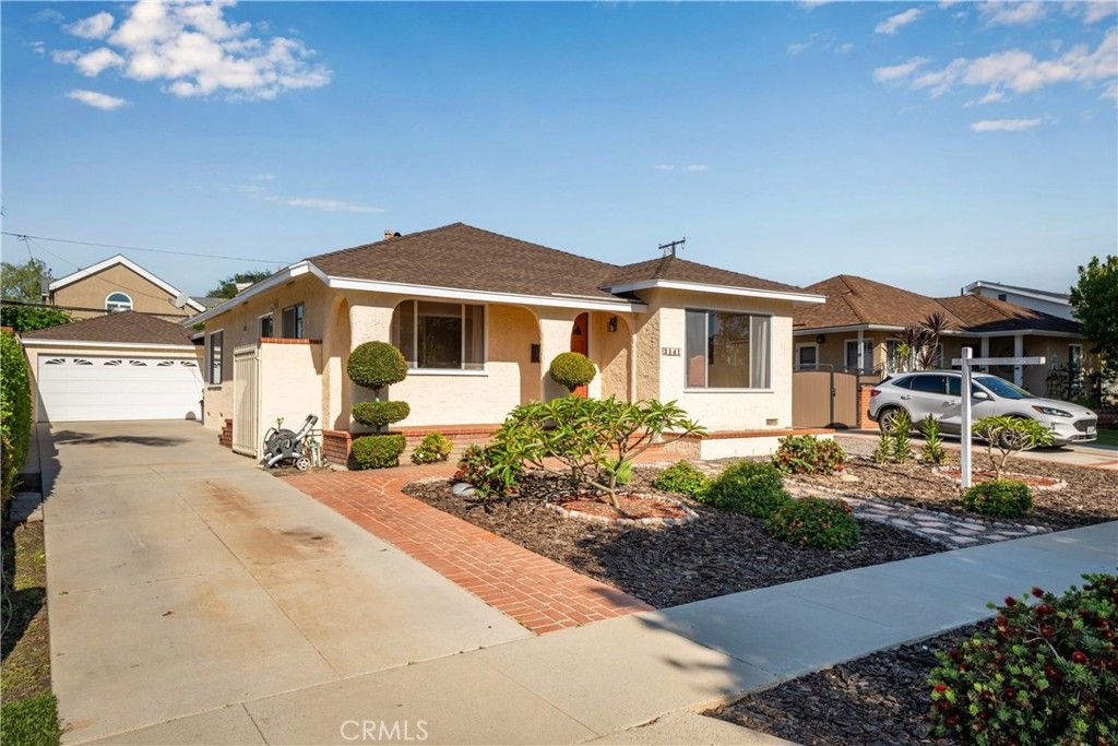 Photo of 3141 San Anseline Ave, Long Beach, CA 90808 (MLS # PW26082119)