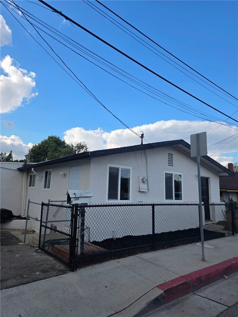Photo of 296 S Hewes Street, Orange, CA 92869 (MLS # IV26229143)