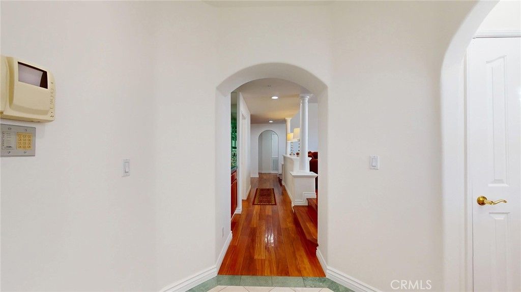 Photo of 4630 Woodley #302, Encino, CA 91436 (MLS # SR26008935)