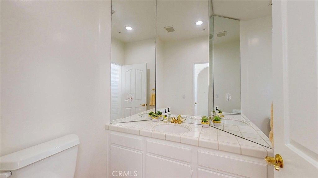 Photo of 4630 Woodley #302, Encino, CA 91436 (MLS # SR26008935)