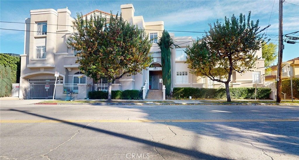 Photo of 4630 Woodley #302, Encino, CA 91436 (MLS # SR26008935)