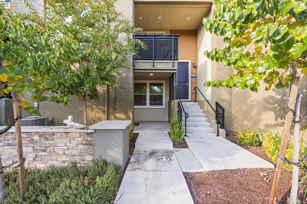 Photo of 5581 Dublin Blvd Blvd, Dublin, CA 94568 (MLS # 41117055)