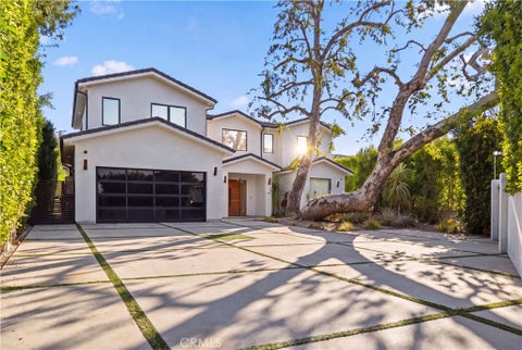 Photo of 23262 Gonzales Drive, Woodland Hills, CA 91367 (MLS # SR26173747)