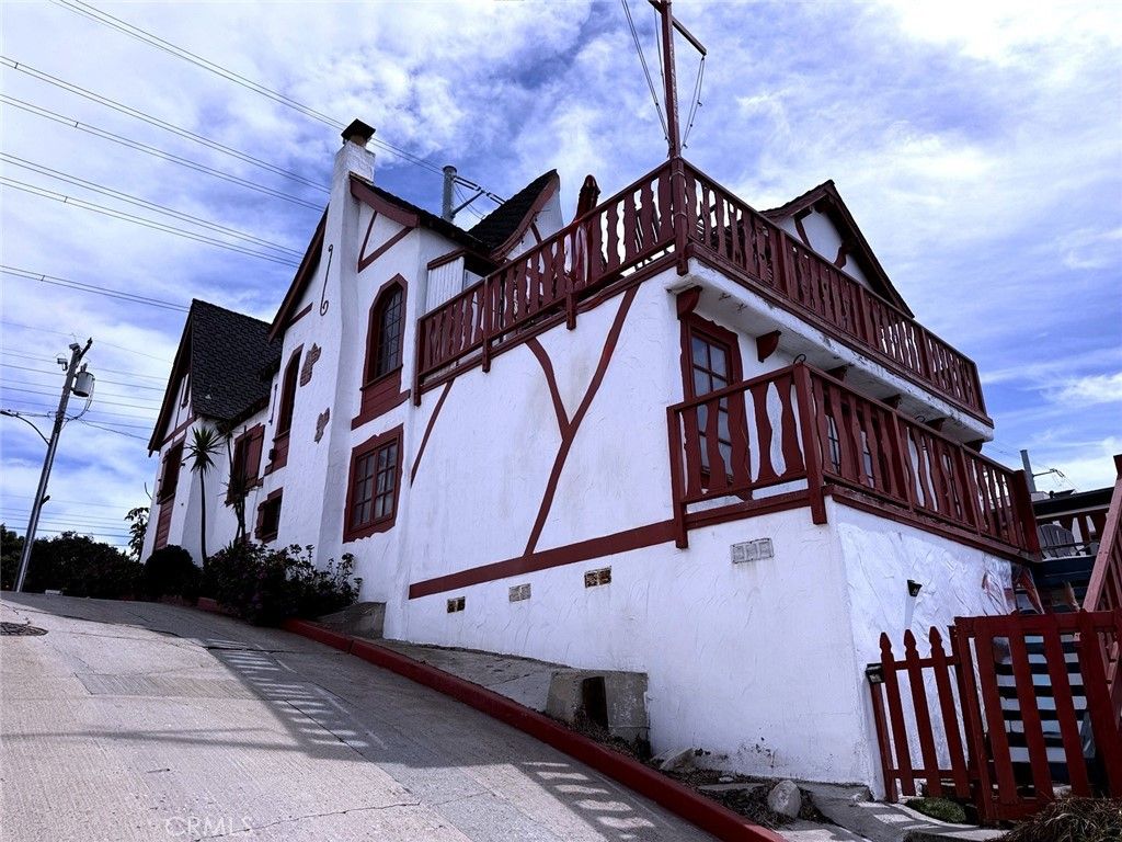 Photo of 4308 Crest Drive, Manhattan Beach, CA 90266 (MLS # SB26072442)