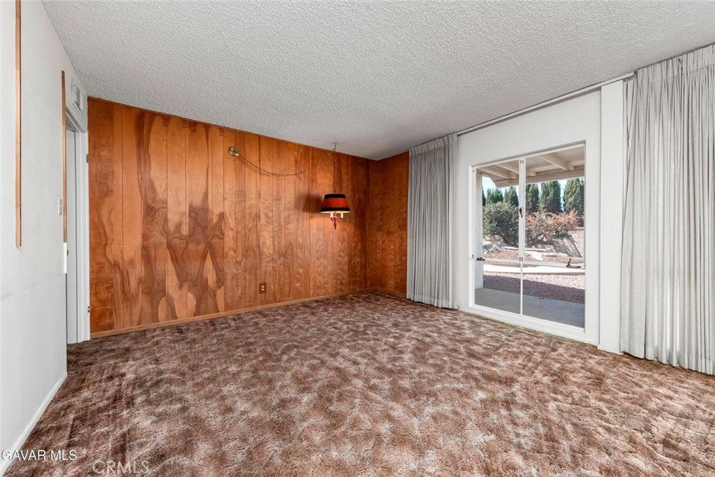 1115 E Avenue J4