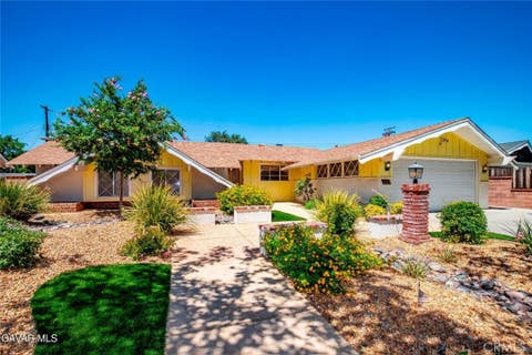 Photo of 1115 E Avenue J4, Lancaster, CA 93535 (MLS # SR26168871)