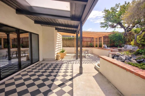 Tiny photo for 3992 La Cresta Dr Dr, San Diego, CA 92107 (MLS # 260017120SD)