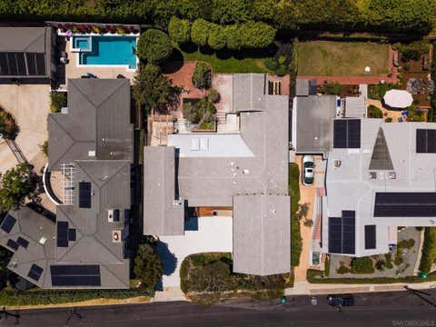 Tiny photo for 3992 La Cresta Dr Dr, San Diego, CA 92107 (MLS # 260017120SD)