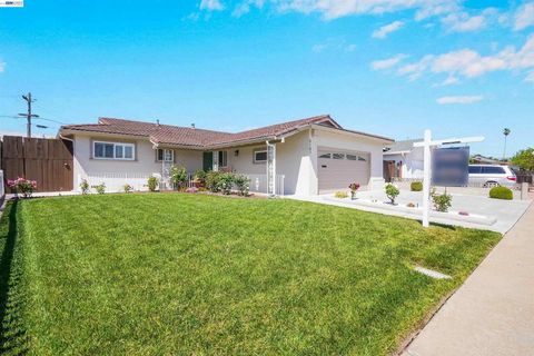 Photo of 5107 Royal Palm Dr Dr, Fremont, CA 94538 (MLS # 41136168)