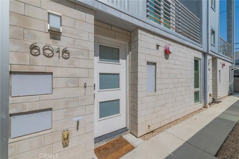Photo of 6016 W Beachwood Ln Ln, Los Angeles, CA 90038 (MLS # OC26064976)