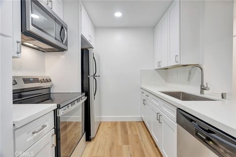 Photo of 28947 Thousand Oaks Blvd #116, Agoura Hills, CA 91301 (MLS # SR26051596)