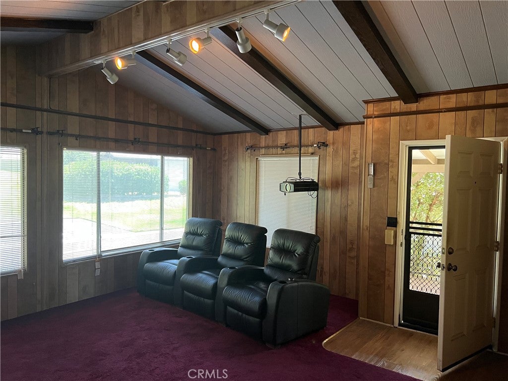 15455 Glenoaks 220