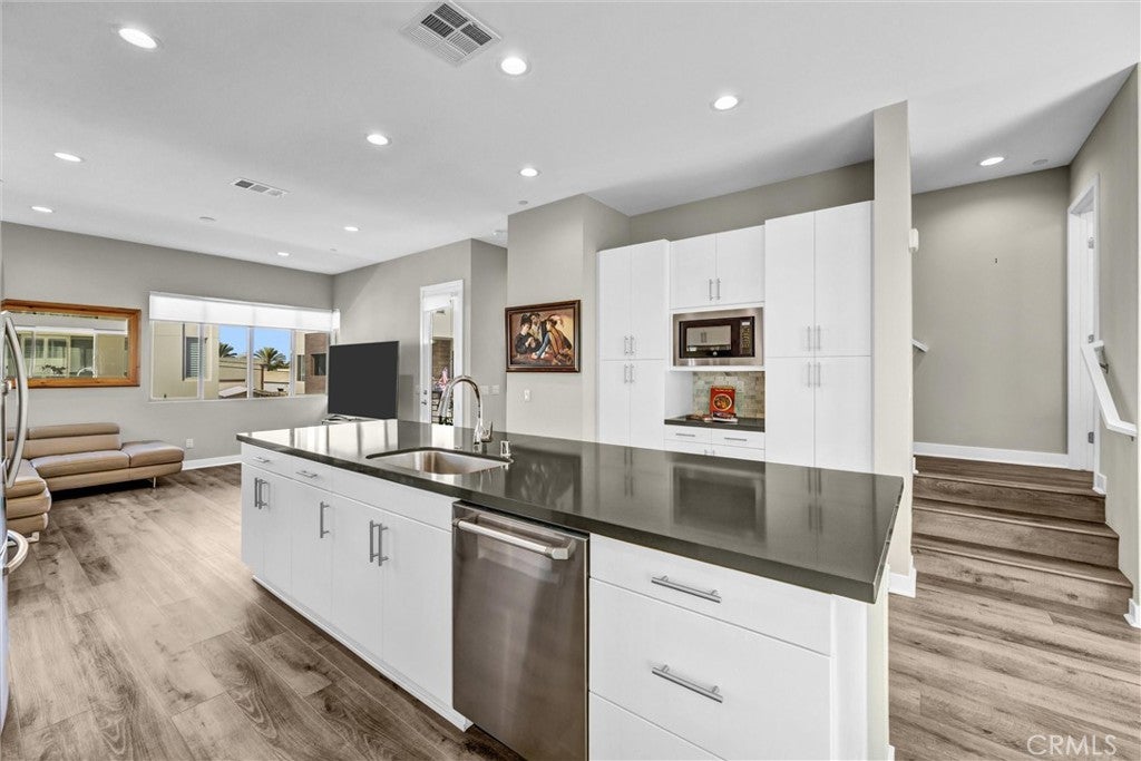 18 Ebb Tide, Newport Beach CA 92663 - Photo 9