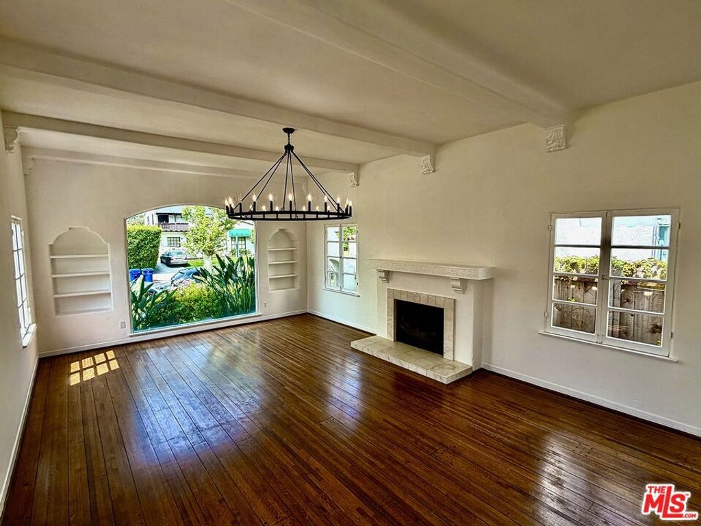 Photo of 150 N Martel Avenue, Los Angeles, CA 90036 (MLS # 26693347)