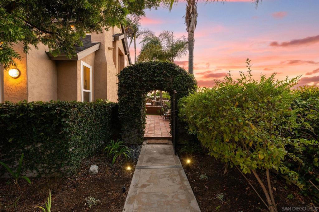3152 Levante St