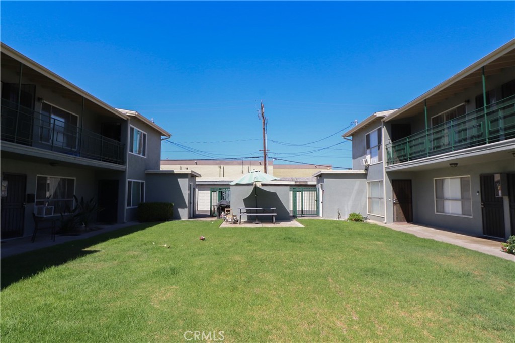 2221 2227 E Westport