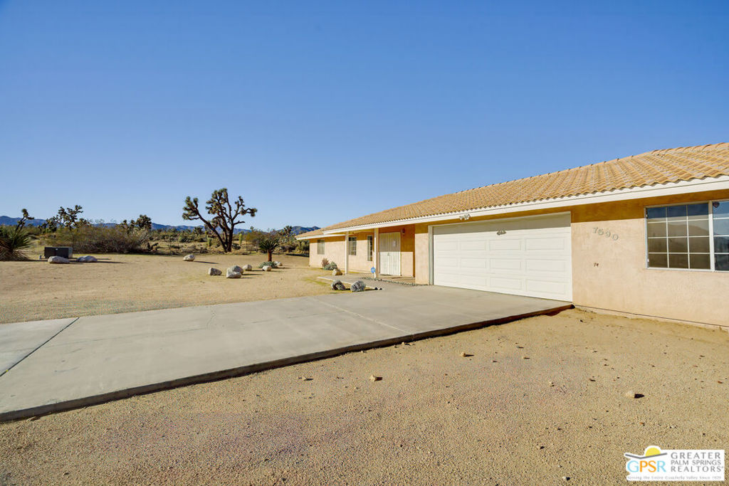 WESTERN HILLS RANCHOS - Residential