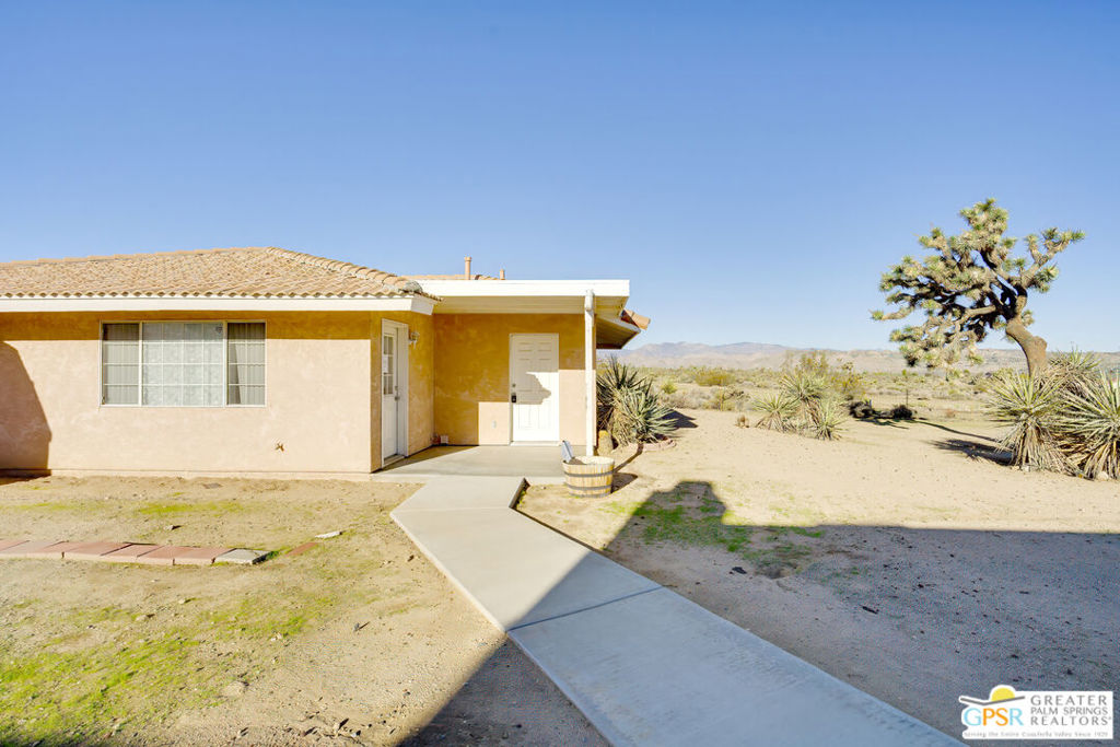 WESTERN HILLS RANCHOS - Residential