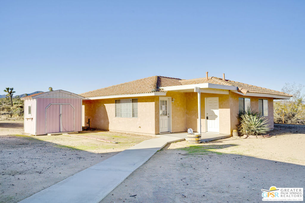 WESTERN HILLS RANCHOS - Residential