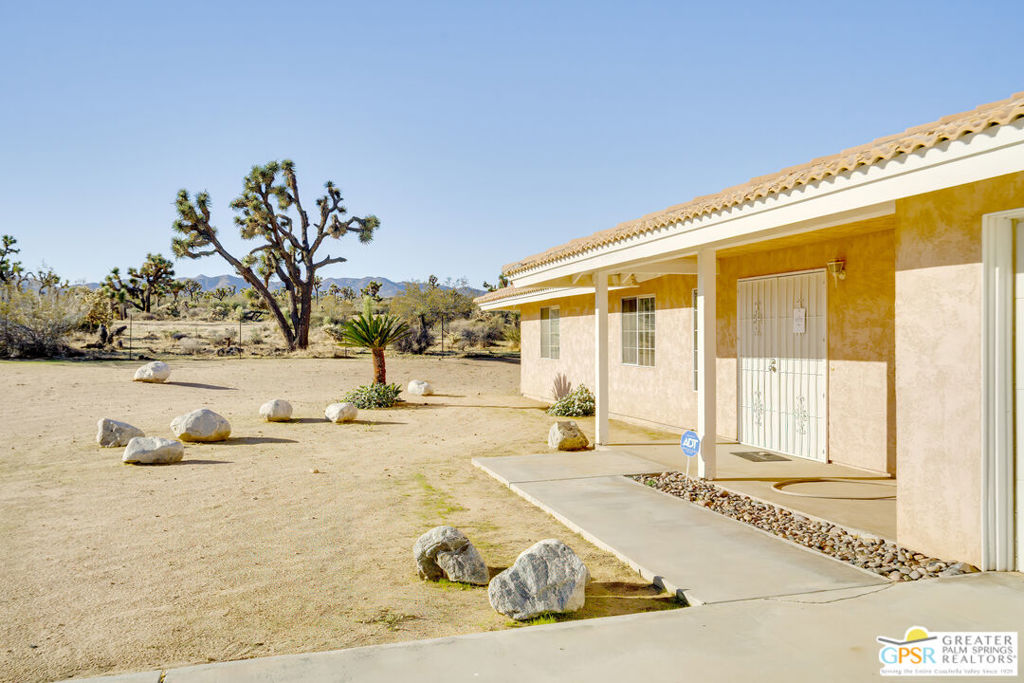 WESTERN HILLS RANCHOS - Residential