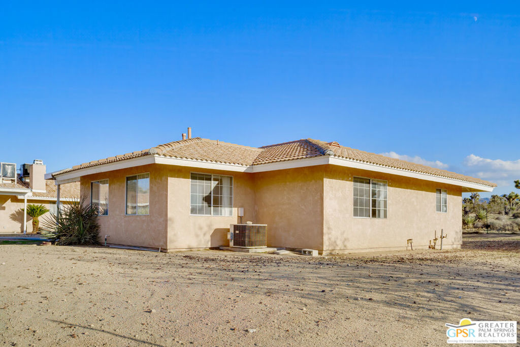 WESTERN HILLS RANCHOS - Residential