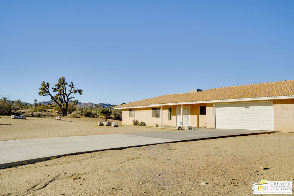 WESTERN HILLS RANCHOS - Residential