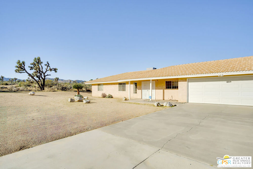 WESTERN HILLS RANCHOS - Residential