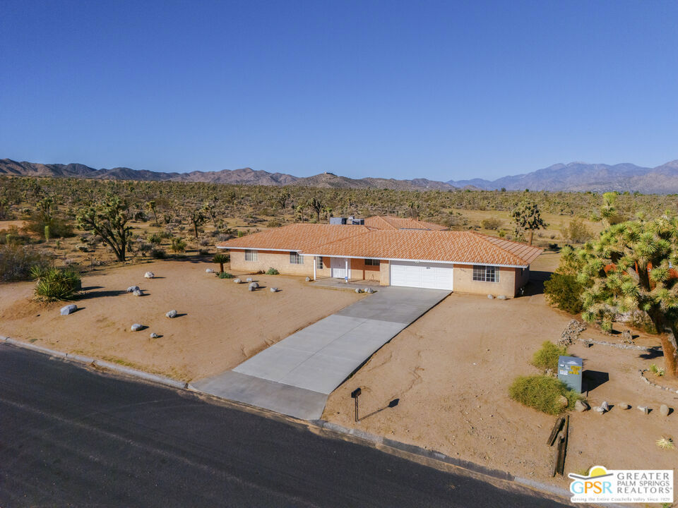 WESTERN HILLS RANCHOS - Residential