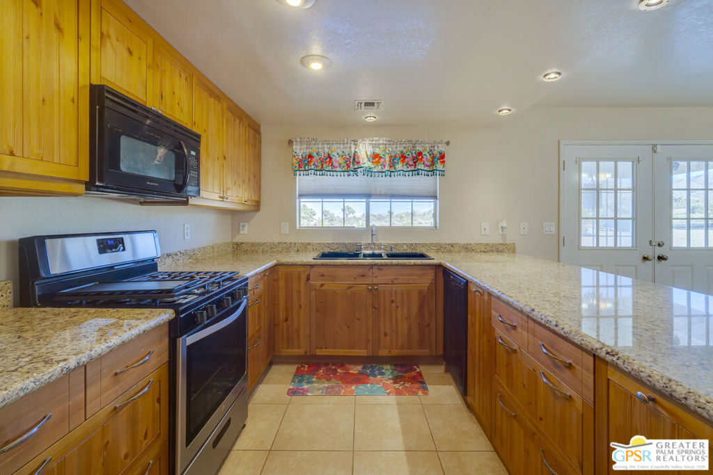 WESTERN HILLS RANCHOS - Residential