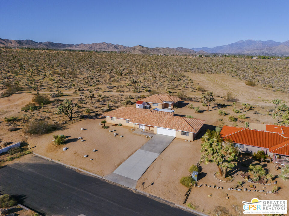WESTERN HILLS RANCHOS - Residential