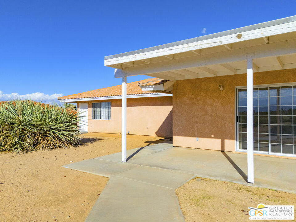 WESTERN HILLS RANCHOS - Residential