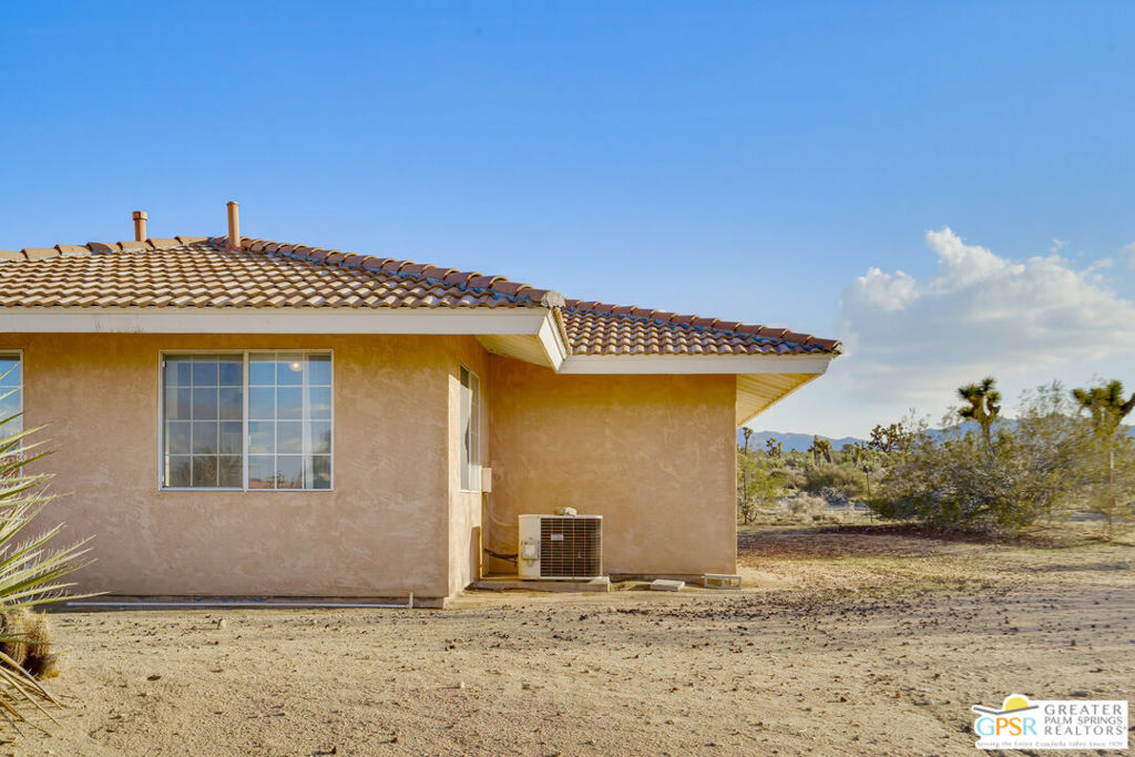 WESTERN HILLS RANCHOS - Residential
