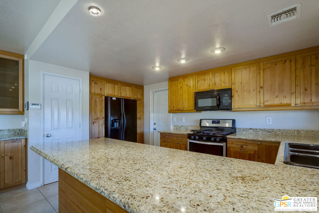WESTERN HILLS RANCHOS - Residential