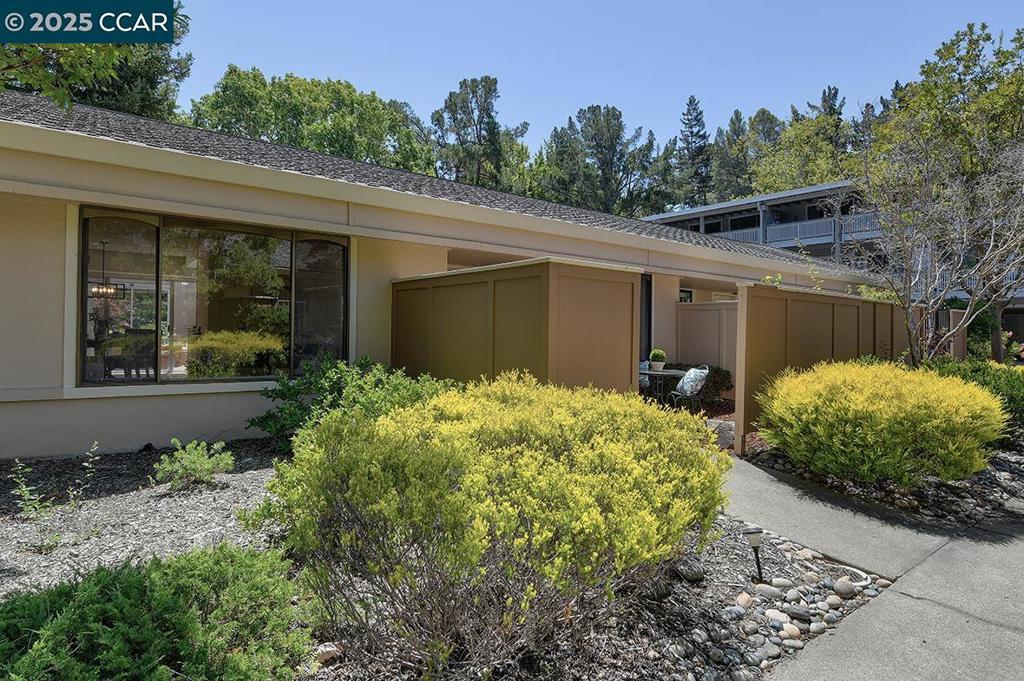 Enjoy the perfect blend of comfort and style in this single-row San Franciscan model featuring 2 bedrooms, 1.5 baths, and 1,110 sq. ft. Set in a peaceful grassy location, this home offers an expanded front bedroom with convenient half bath, a granite kitchen that opens to a spacious atrium, and a fully remodeled primary bath with custom tile shower, skylight, and foldable seat. Freshly painted and newly carpeted, this inviting home is move-in ready and perfectly situated to enjoy Rossmoor’s vibrant community and scenic surroundings. Your ideal retreat awaits.