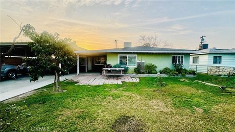 Photo of 5833 Leo St, Bakersfield, CA 93307 (MLS # SR26022739)