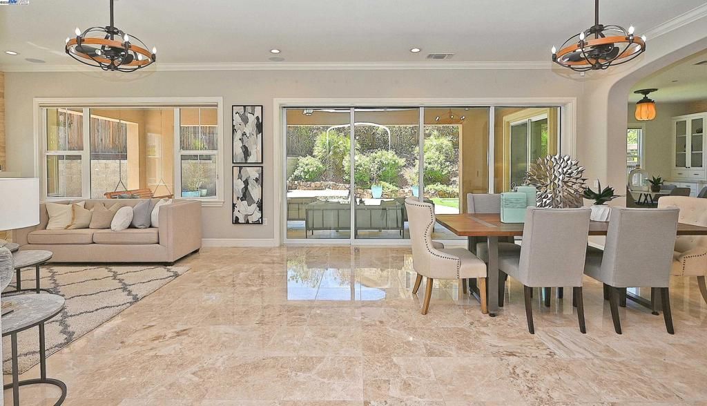 listing image 130723694395553835479