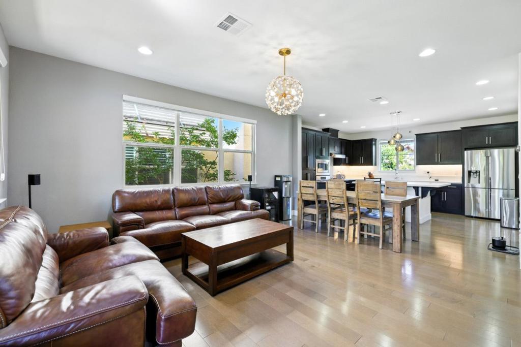 316 N Fair Oaks Avenue