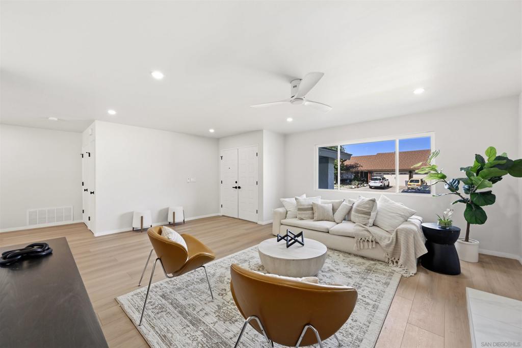 12437 Ridgeton Dr