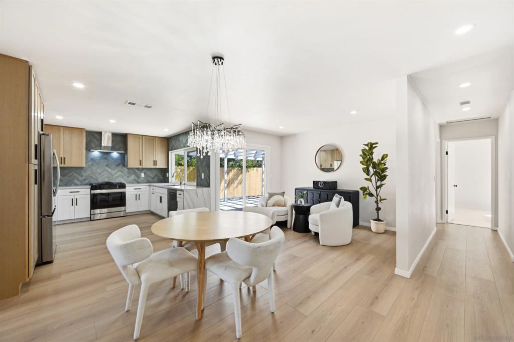 12437 Ridgeton Dr