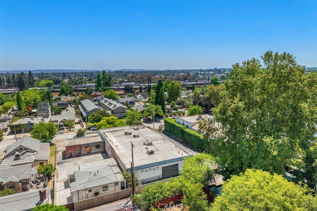 2041 E Villa